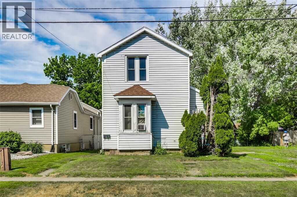 Property Photo:  30 Duke Street South  ON N7M 4L9 