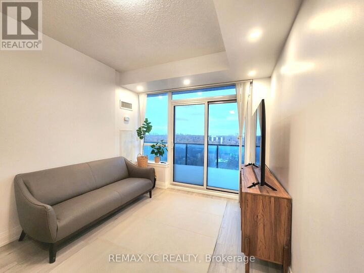 Property Photo: 7165 Yonge Street 1007 ON L3T 0C9