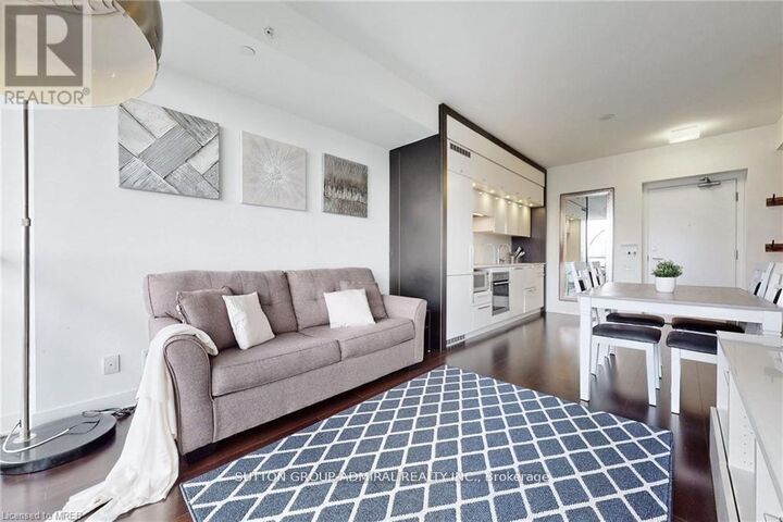 Property Photo:  15 Grenville Street 3706  ON M4Y 0B9 
