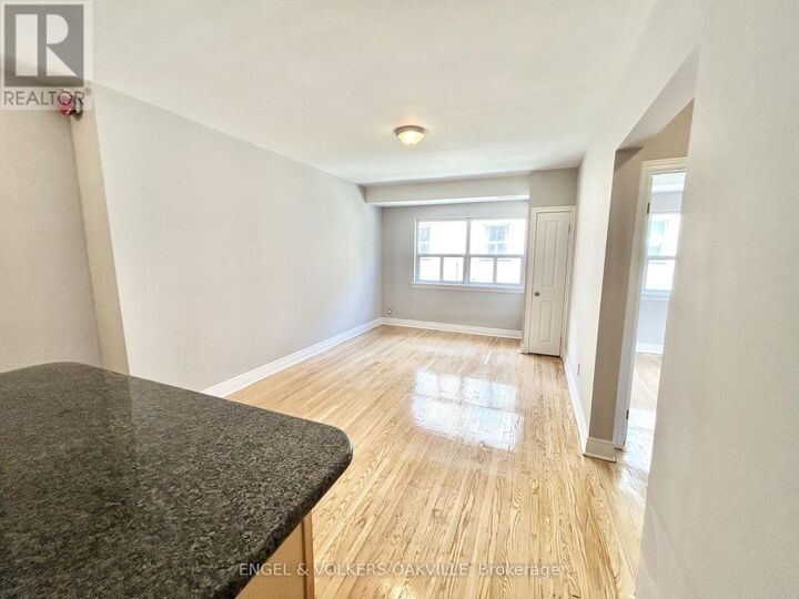 Property Photo:  90 Twenty Fifth Street 2  ON M8V 3P9 