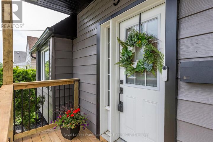 Property Photo:  547 Rose Avenue  ON K9J 4E6 
