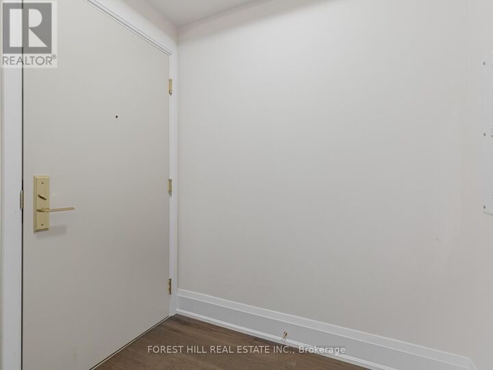 Property Photo:  88 Cumberland Street 810  ON M5R 1A3 