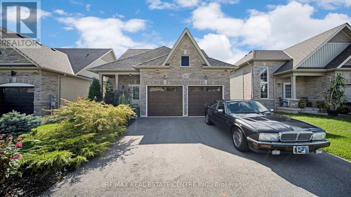 Property Photo:  869 Burwell Street  ON L2A 0E3 
