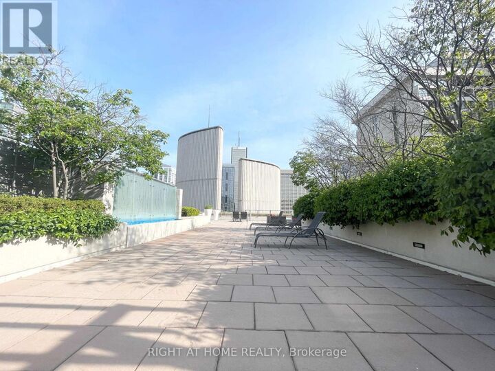 Property Photo:  111 Elizabeth Street 602  ON M5G 1P7 