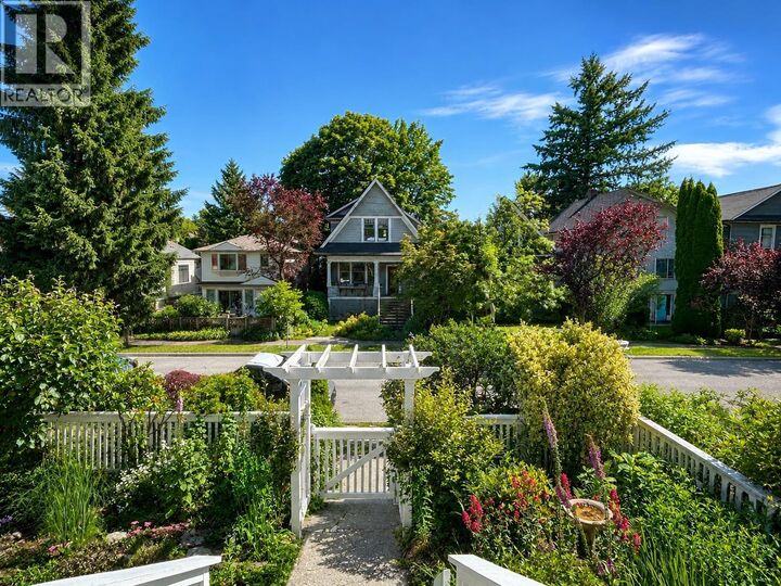 Property Photo:  1531 East 11th Avenue  BC V5N 1Y8 