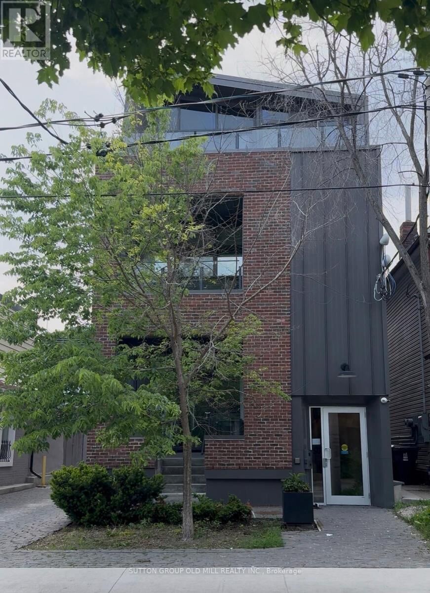 Property Photo: 50 Bartlett Avenue 2 ON M6H 3E6