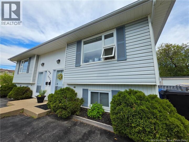 Photo de la propriété:  690-692 Grange Avenue  NB E2A 4V5 