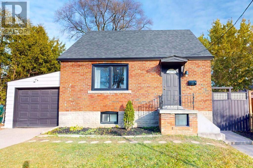 Property Photo:  77 Glenburn Avenue  ON M4B 2X7 