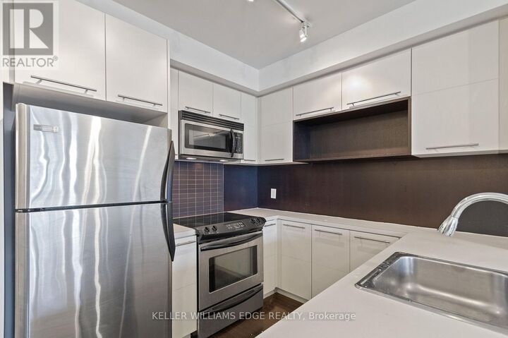 Property Photo:  25 Carlton Street 2308  ON M5B 1L4 