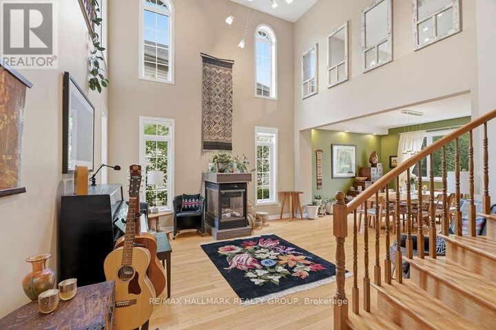 Photo de la propriété: 159 Borealis Crescent ON K1K 4T9
