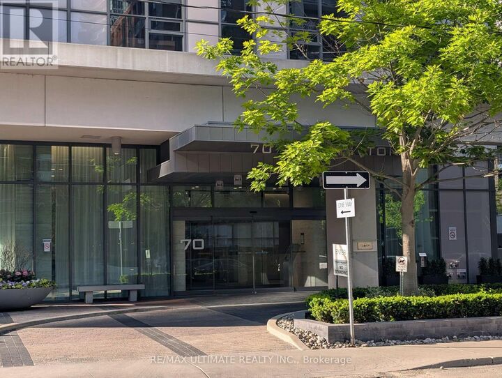 Property Photo: 70 Roehampton Avenue 917 ON M4P 1R2