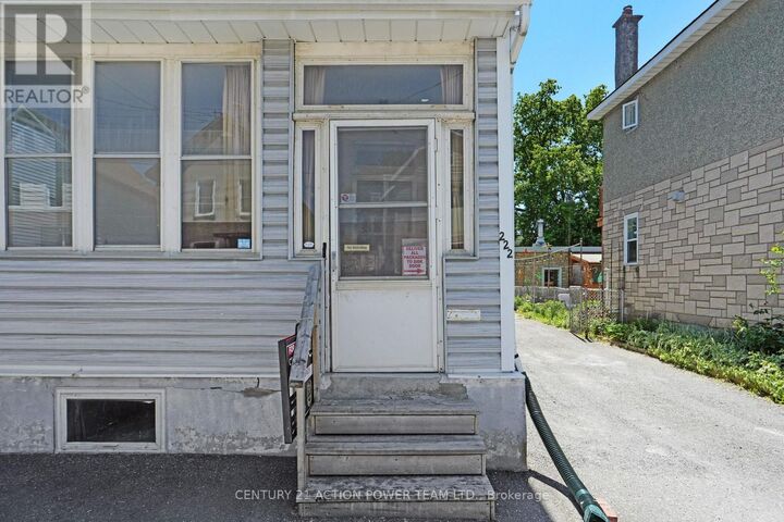 Property Photo:  222 Montfort Street  ON K1L 5P4 
