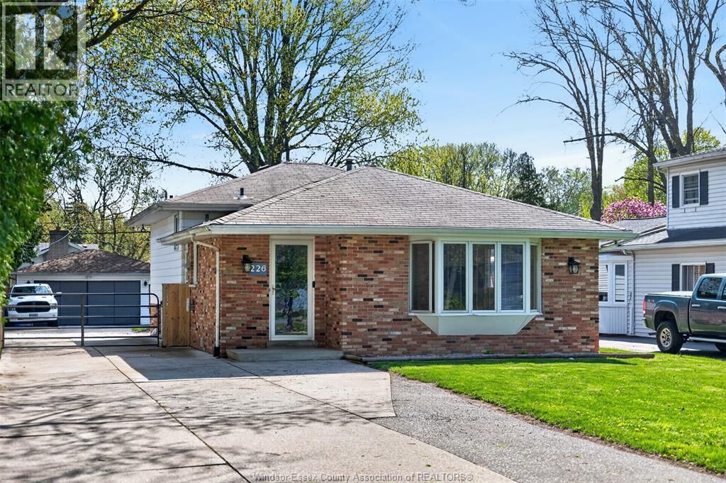 Property Photo: 226 Edgewater Boulevard ON N8N 2H2