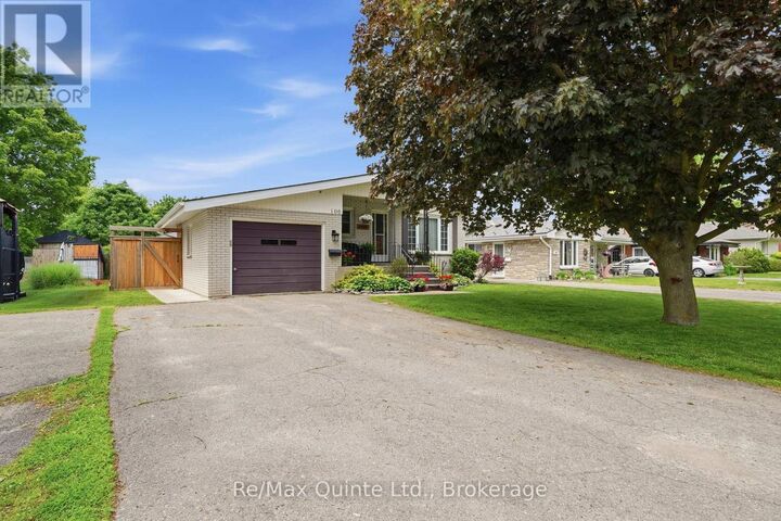 Property Photo:  106 Glendale Road  ON K8P 4H6 