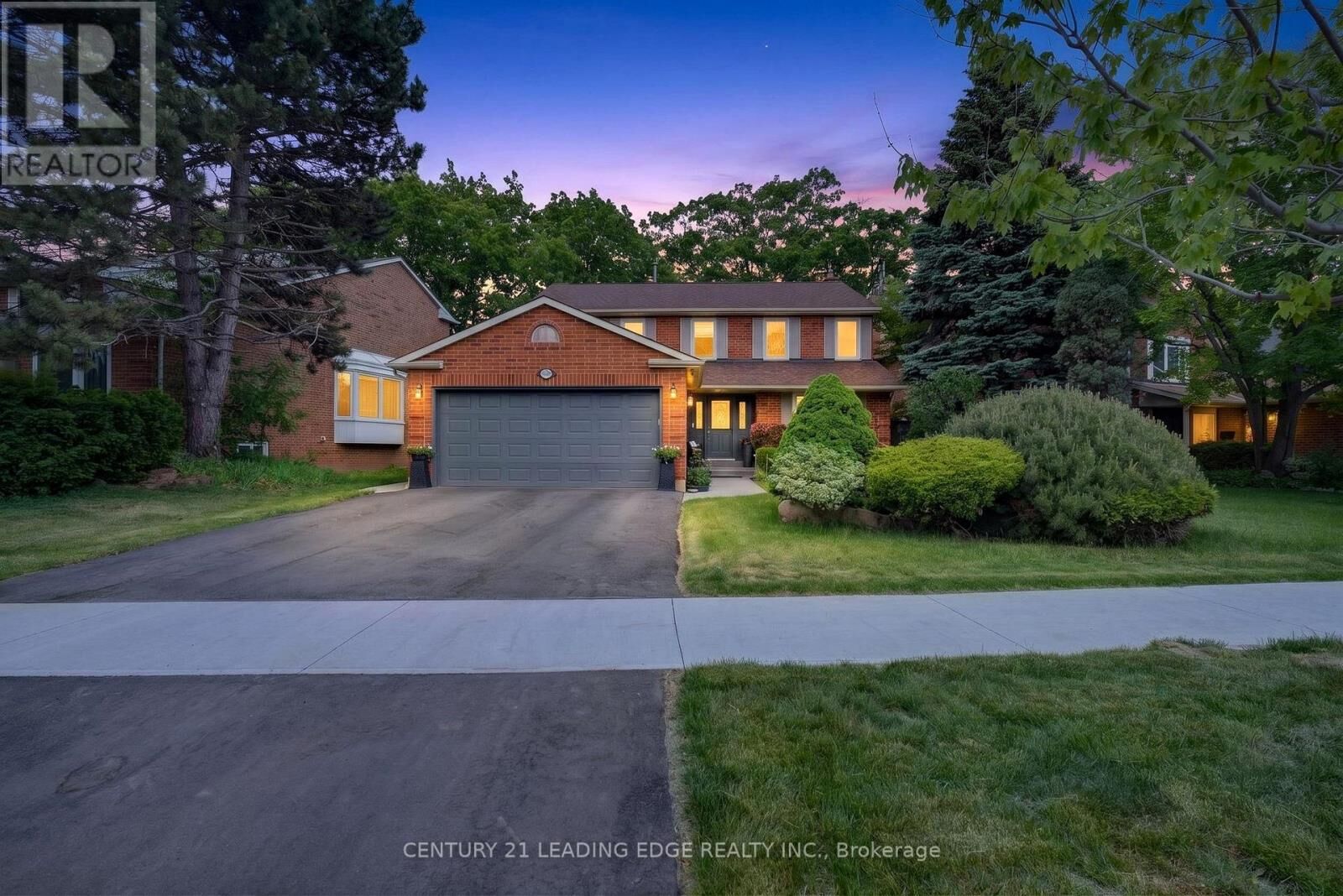 Property Photo: 2300 Folkway Drive ON L5L 3B6