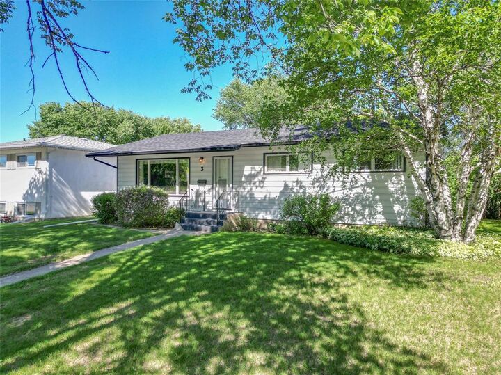 Property Photo: 3 Elmdale Boulevard MB R7B 1B5