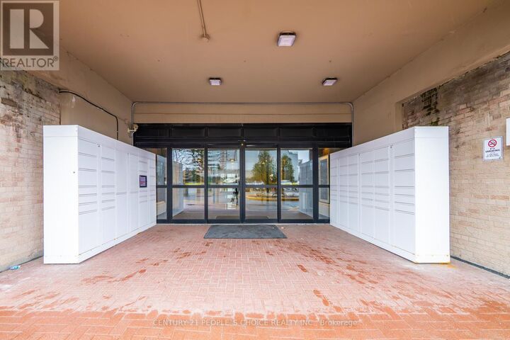Property Photo: 3390 Weston Road 902 ON M9M 2X3
