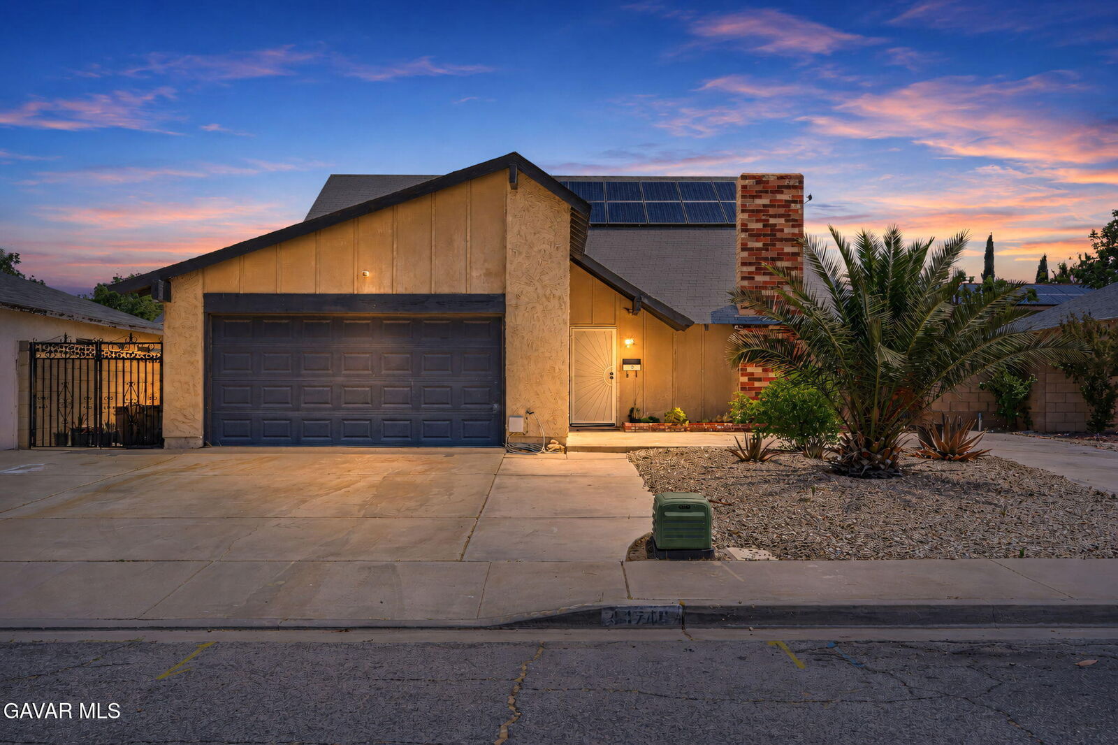 Property Photo:  44740 Calston Avenue  CA 93535 