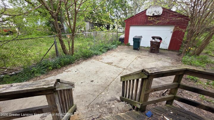 Property Photo: 820 N Seymour Avenue MI 48906