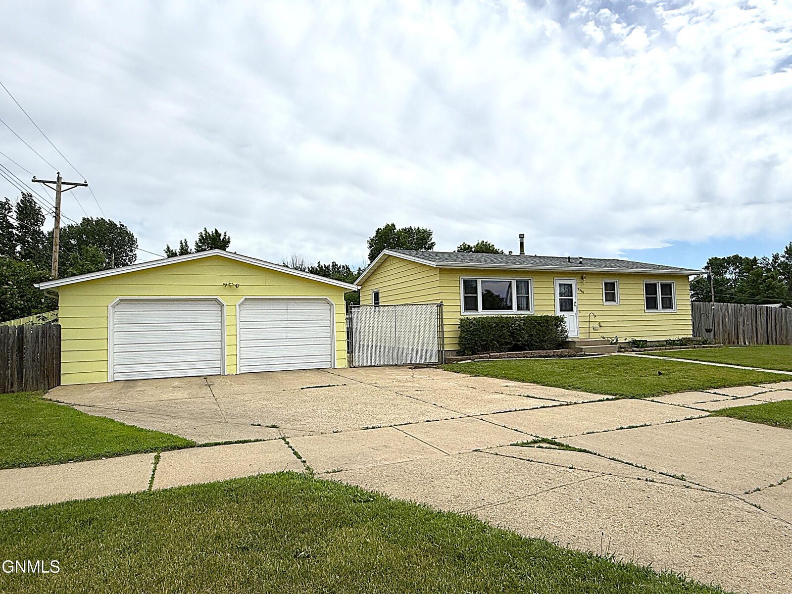 Property Photo:  2300 8th Street NW  ND 58703 