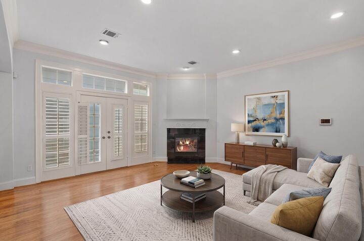 Property Photo:  1007 Crocker Street  TX 77019 