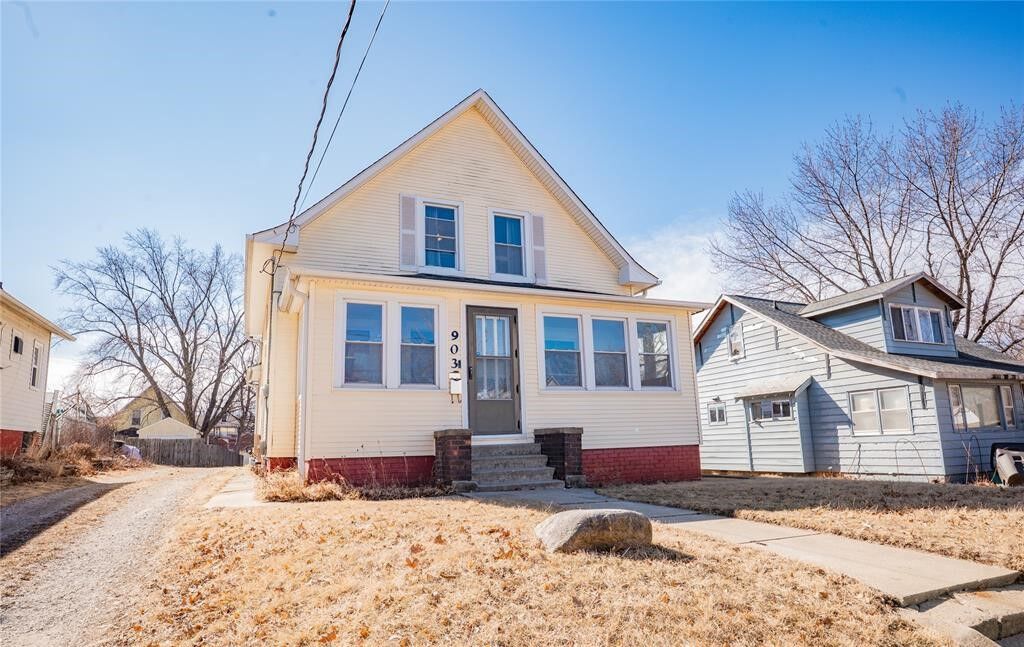 Property Photo:  903 Morton Avenue  IA 50316 