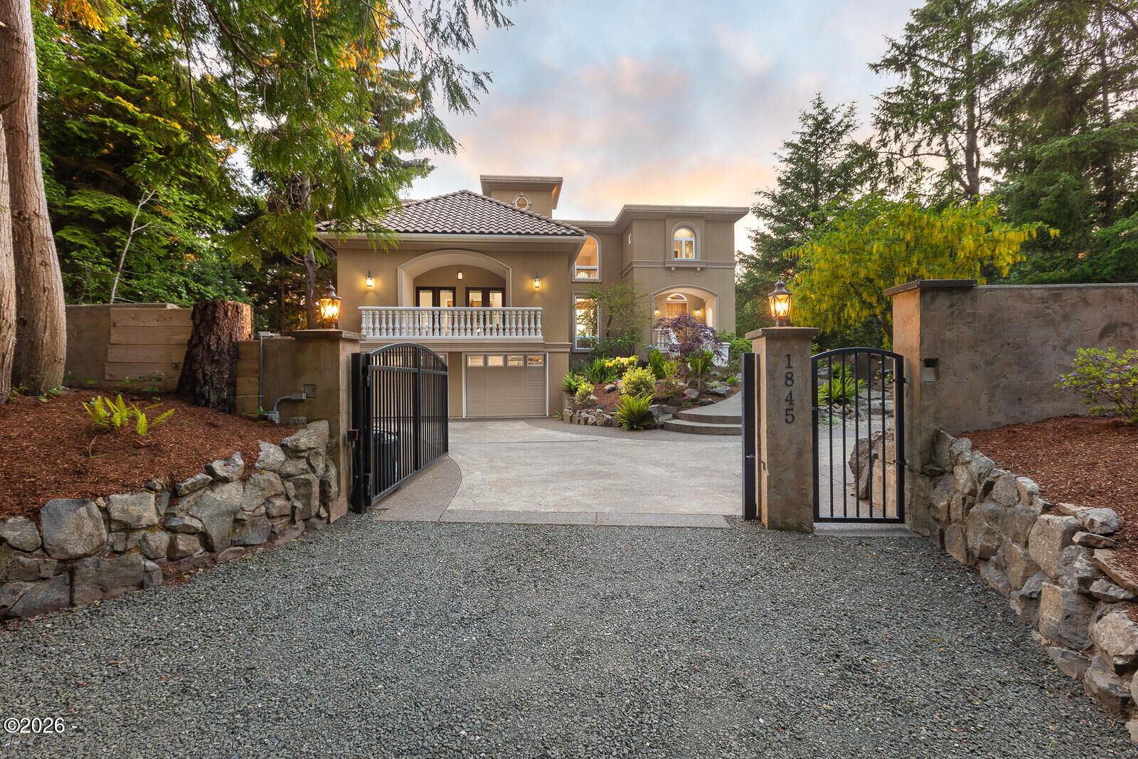 Property Photo: 1845 SW McDonald Avenue OR 97341