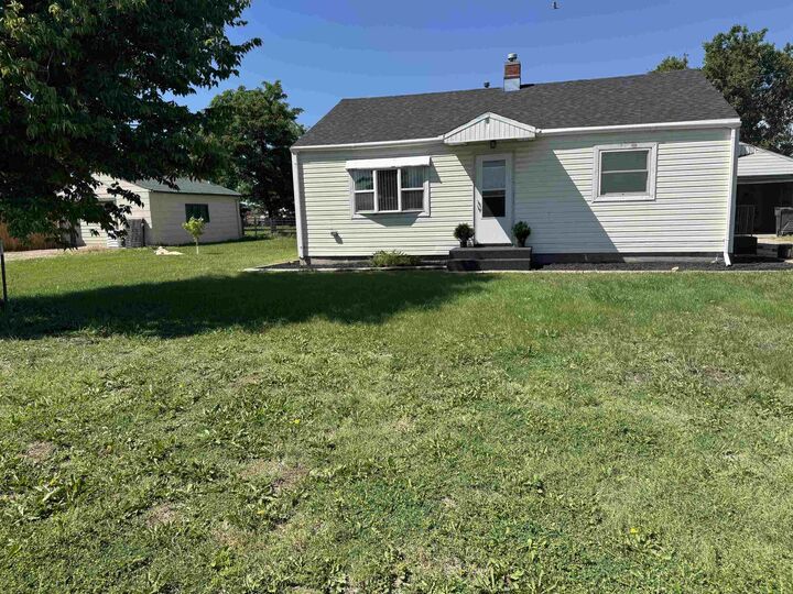 Property Photo: 3215 W 9th St NE 69101-8435