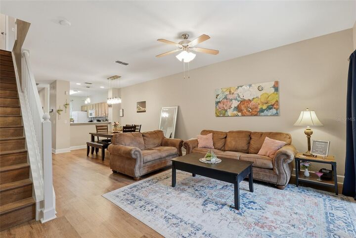 Property Photo:  935 NW 21st Avenue 935  FL 32609 