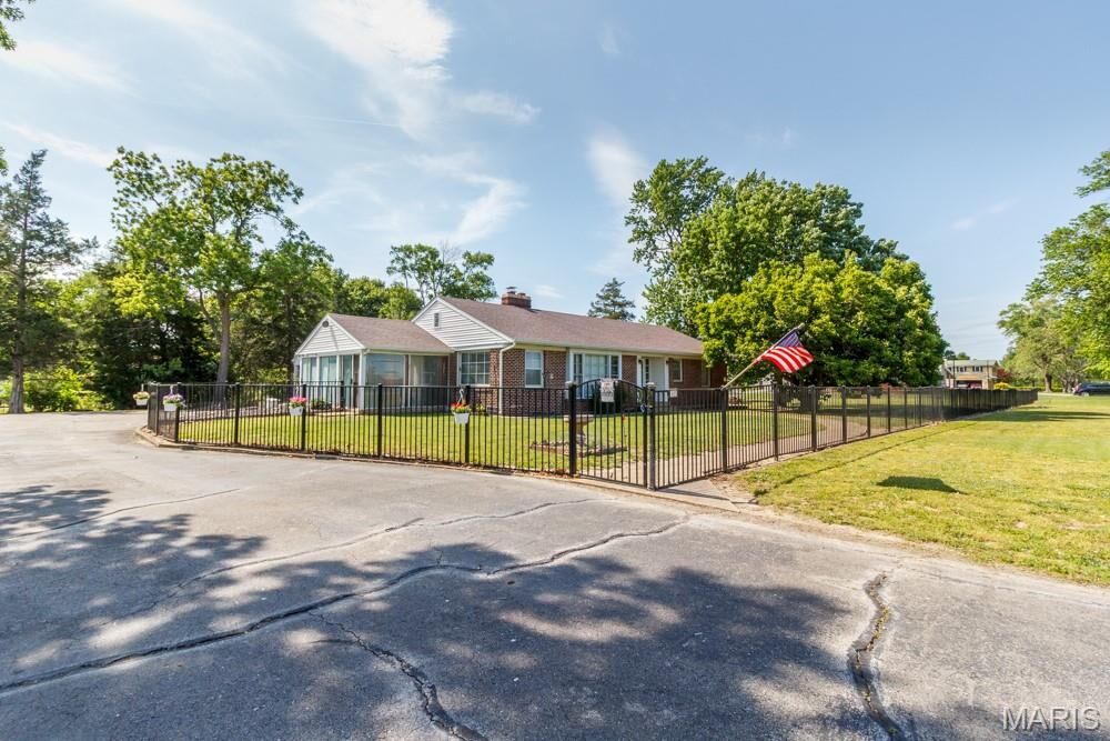 Property Photo: 837 North Highway 5 MO 65536