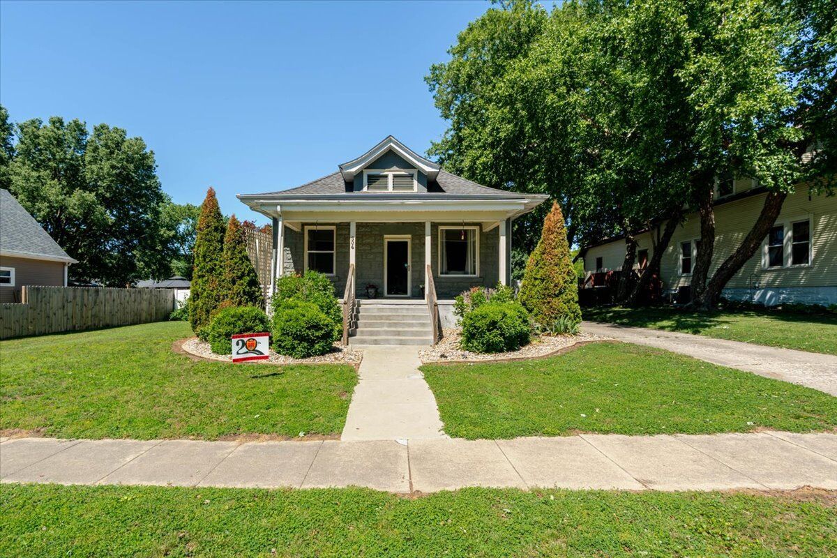 Property Photo:  304 S Monroe Street  IL 61755 