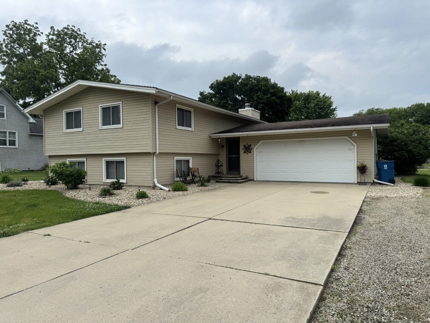 Property Photo: 209 N Steele Street IL 61317