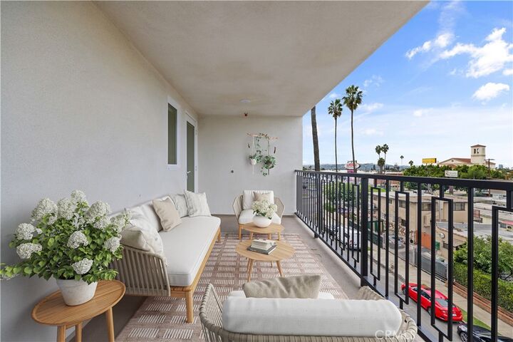 Property Photo: 1818 S Norton Avenue 405 CA 90018