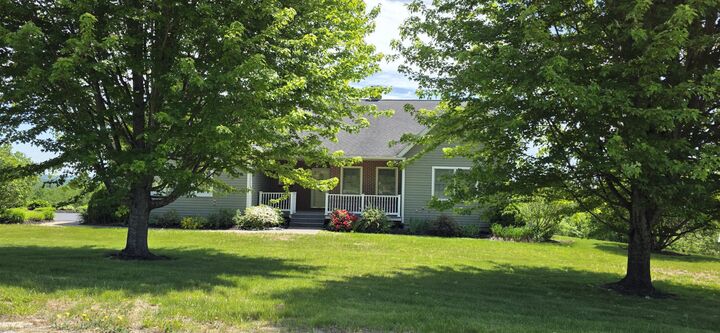 Property Photo:  33 Eastern View Drive  ME 04282 