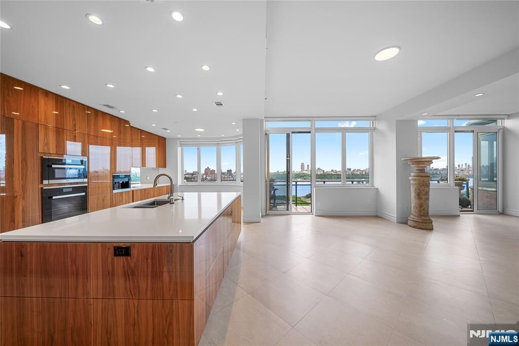 Property Photo:  100 Carlyle Drive Vp6  NJ 07010 
