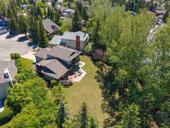 Property Photo: 243 Silvergrove Place NW AB T3B 4T5