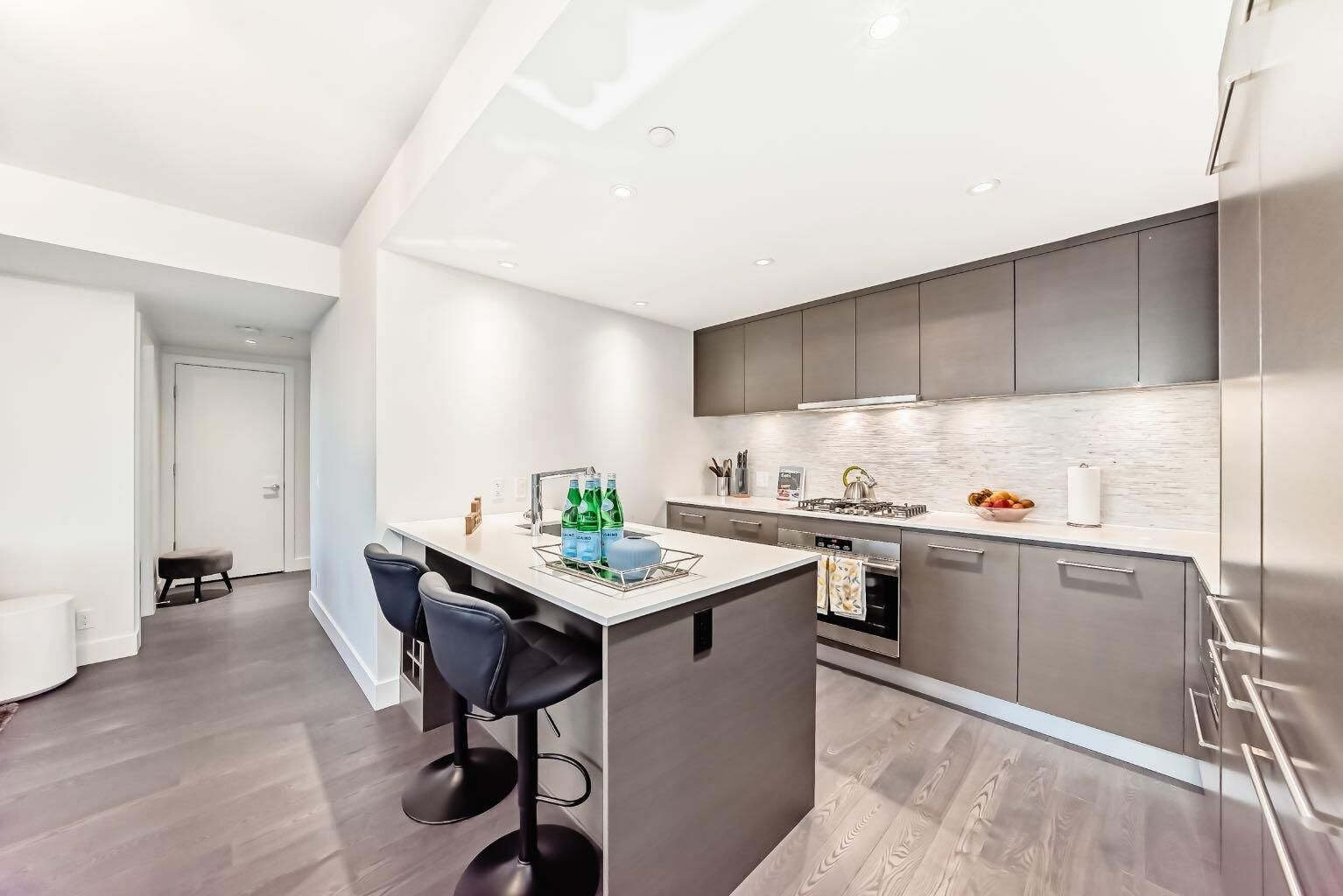 Property Photo: 1025 5 Avenue SW 1004 AB T2P 1N4