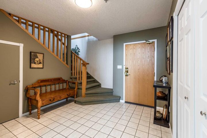 Property Photo:  1535 Southview Drive SE 405  AB T1B 4H8 