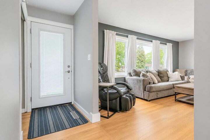 Photo de la propriété:  11 Blazier Park Street E  AB T1R 0K6 