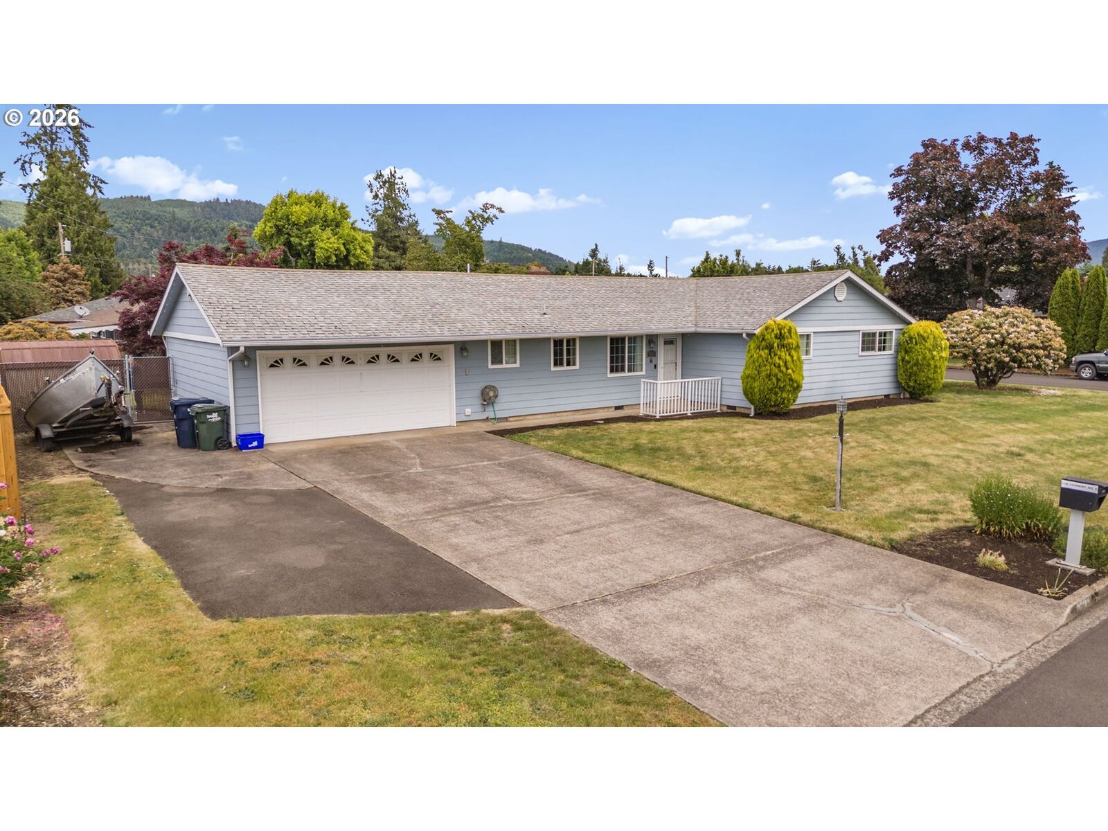 Property Photo:  