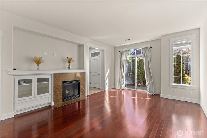 Property Photo: 13914 N Pointe Circle WA 98012