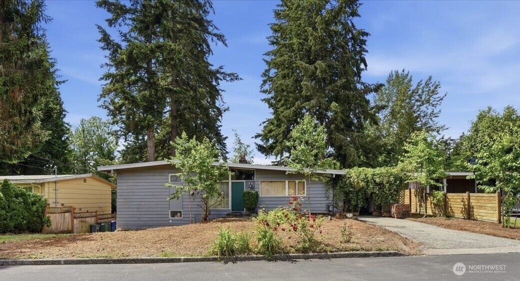 Property Photo:  1511  143rd Avenue SE  WA 98007 