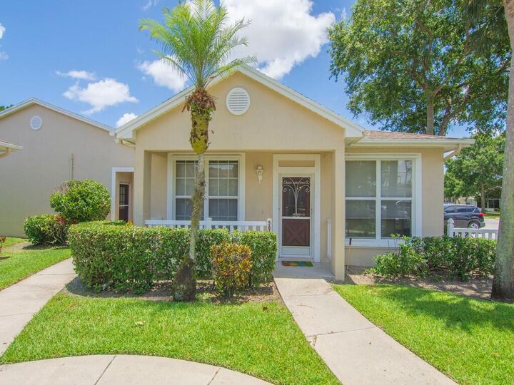 Property Photo: 567 NW San Remo Circle FL 34986