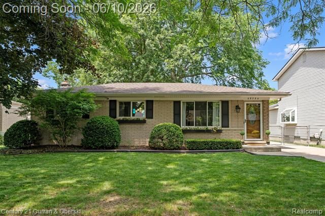 Property Photo: 39734 Scottsdale Drive MI 48188