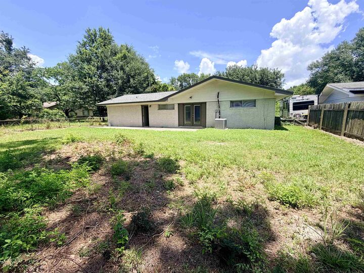 Property Photo:  121 Glynn  TX 77611 