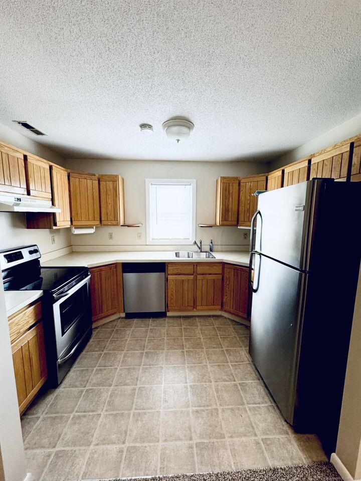 Property Photo:  40 Cornerstone Court 26  CT 06479 