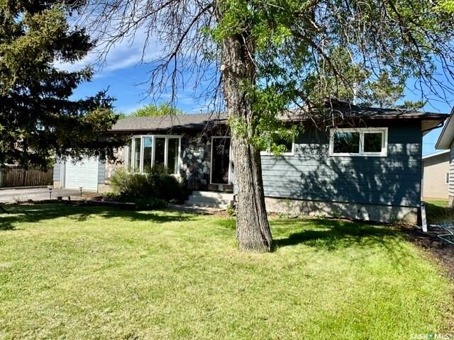 Property Photo: 503 2nd Street NE SK S0K 4V0