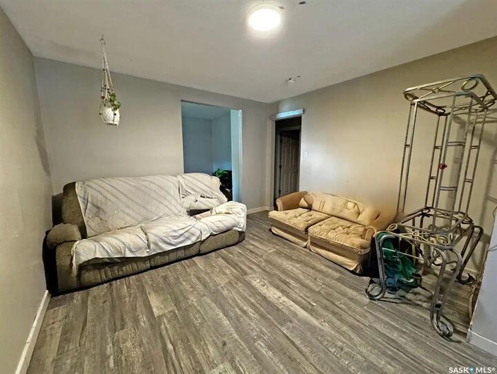 Property Photo: 807 Weldon Avenue SK S7M 2V3