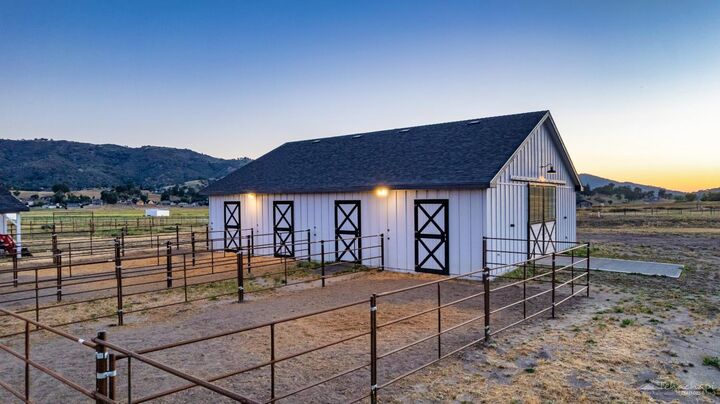 Property Photo:  27712 Mountain Way  CA 93561 