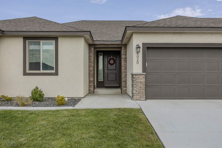 Property Photo:  6020 W 32nd Ct  WA 99338 